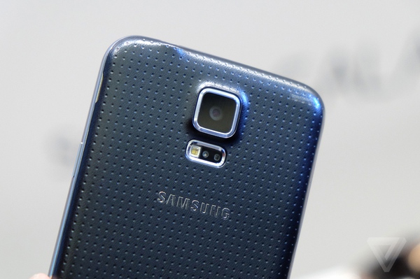 Galaxy S5 vỏ kim loại sẽ có tên Galaxy F, ra mắt tháng 5 1