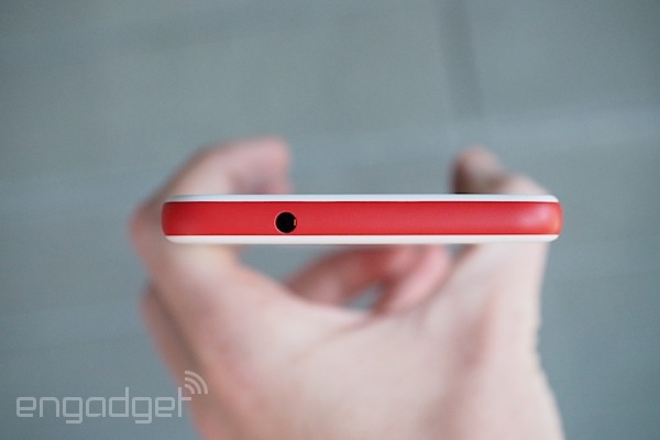 HTC trình làng smartphone "siêu tự sướng", camera 13MP 6