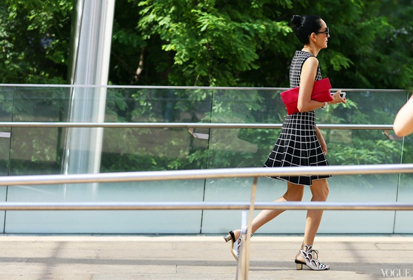 "Lóa mắt" với muôn vẻ street style tại New York Fashion Week 8