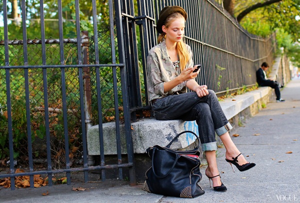 "Lóa mắt" với muôn vẻ street style tại New York Fashion Week 46