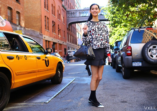 "Lóa mắt" với muôn vẻ street style tại New York Fashion Week 10