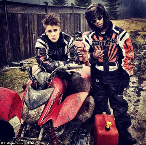 Xe đắt tiền của Justin Bieber bị Lil Twist &ldquo;ph&aacute;&rdquo; 6