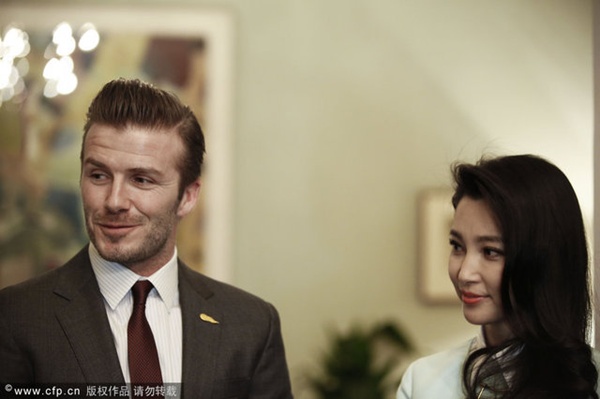 Lý Băng Băng khoe sắc rạng ngời bên David Beckham 10