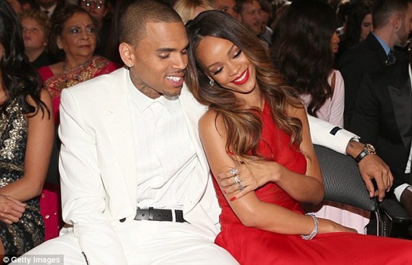 Chris Brown tiết lộ đã chia tay Rihanna 2