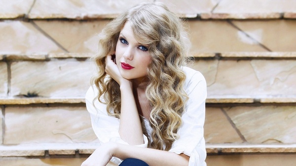 Cô gái Hàn biến hình thành Taylor Swift trong 6 phút