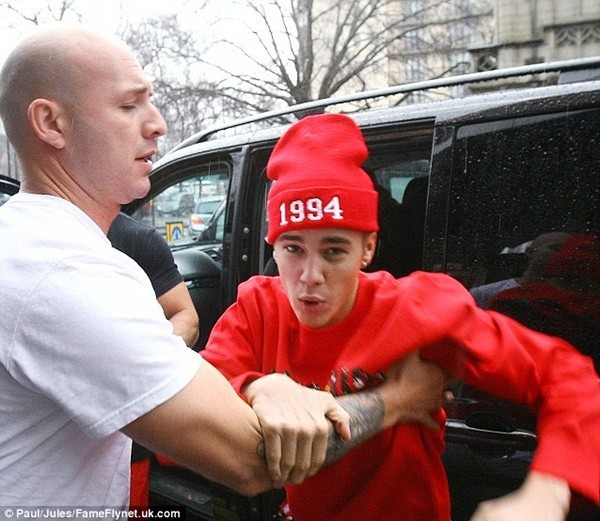 Báo Canada: “Justin Bieber là nỗi nhục quốc gia” 4