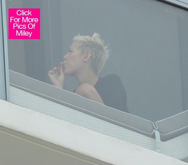 Miley Cyrus bị chụp ảnh phì phèo thuốc lá ở ban công 1