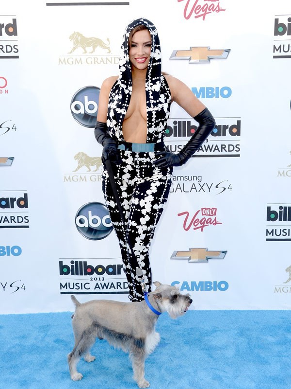 Justin "bỏ" Selena một mình trên thảm xanh "Billboard Music Awards 2013" 13