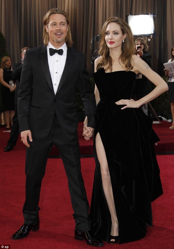Angelina Jolie muốn đám cưới sớm sau khi cắt bỏ ngực 1