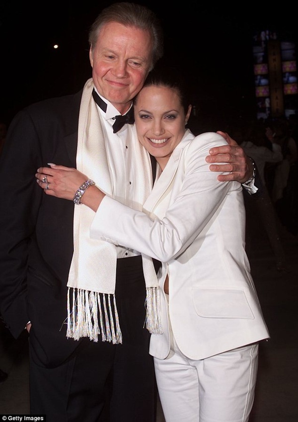 Angelina Jolie muốn đám cưới sớm sau khi cắt bỏ ngực 3