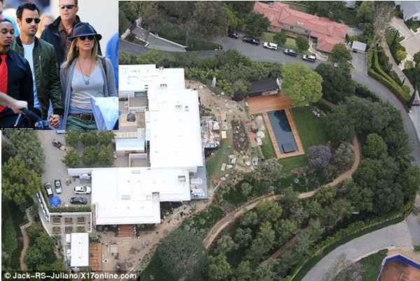 Jennifer Aniston và Angelina Jolie sửa sang nhà cửa chờ cưới 1