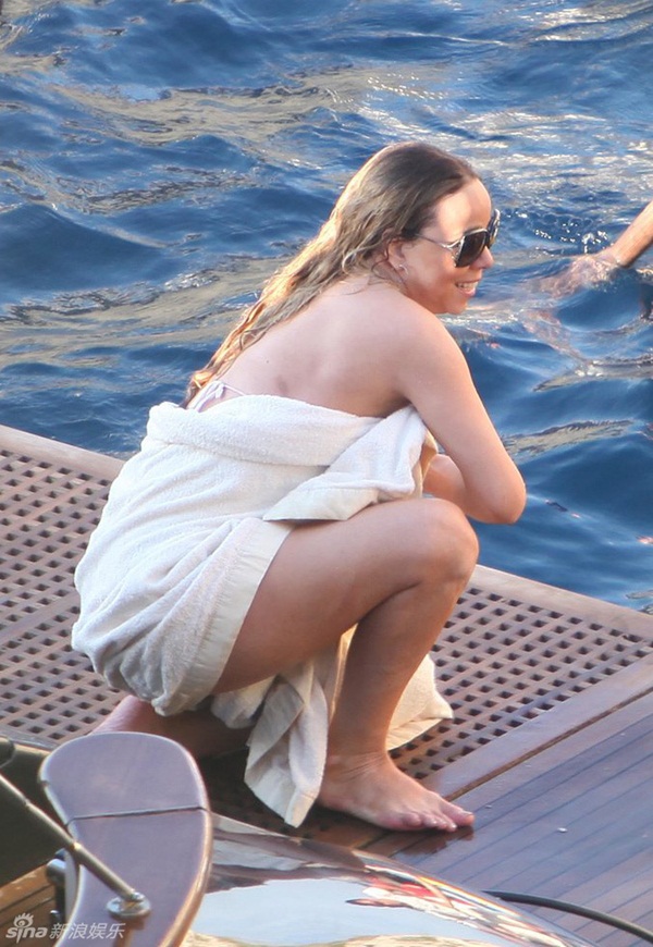 Mariah Carey suýt "hớ hênh" vì bikini 4