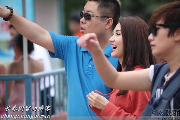 Bồ đại gia của sao đồng t&iacute;nh Lam Yến "dằn mặt" paparazzi 2