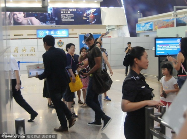 Hyun Bin bí mật rời Thượng Hải, gây náo loạn sân bay 2