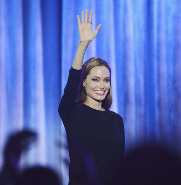 Angelina Jolie gầy gò đi dự sự kiện 4