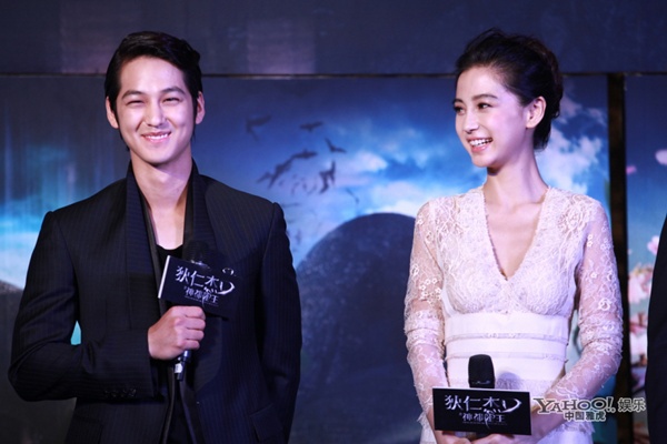 Kim Bum đẹp trai như hoàng tử bên Angela Baby 3