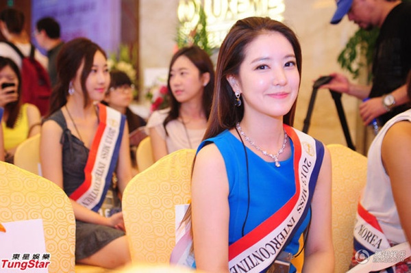 Thí sinh Hoa hậu Hàn bị "làm khó" ở Trung Quốc vì chuyện PTTM 2