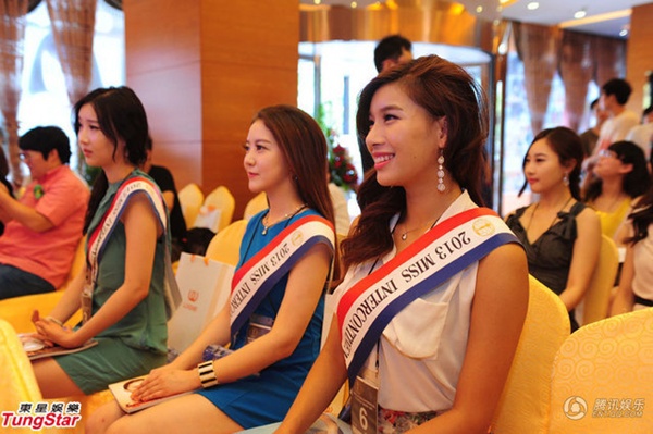 Thí sinh Hoa hậu Hàn bị "làm khó" ở Trung Quốc vì chuyện PTTM 4