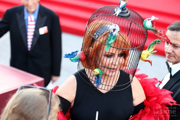 Sandra Bullock nổi bật trên thảm đỏ LHP Venice 11