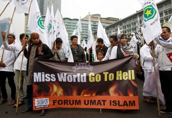 Hơn 200 người dân Hồi giáo biểu tình phản đối Miss World 2013 3