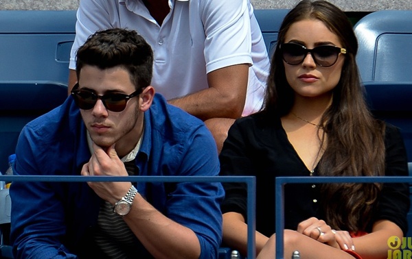 Nick Jonas công khai khóa môi Hoa hậu Hoàn vũ  6