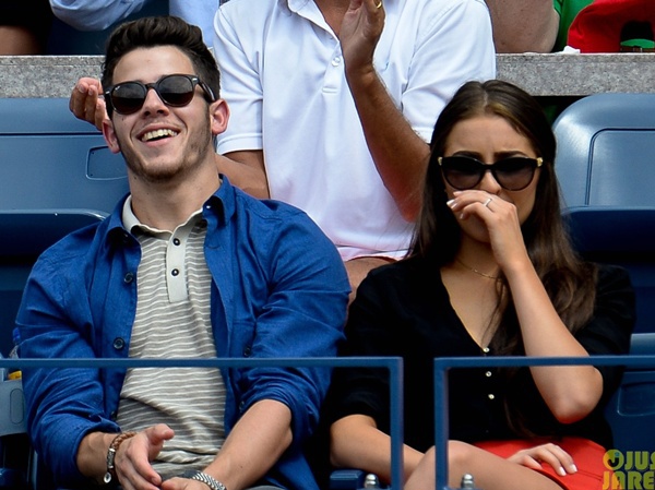 Nick Jonas công khai khóa môi Hoa hậu Hoàn vũ  7