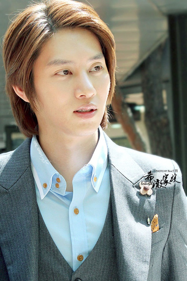 Kim Heechul (Super Junior) muốn chặt tay fan cuồng 2