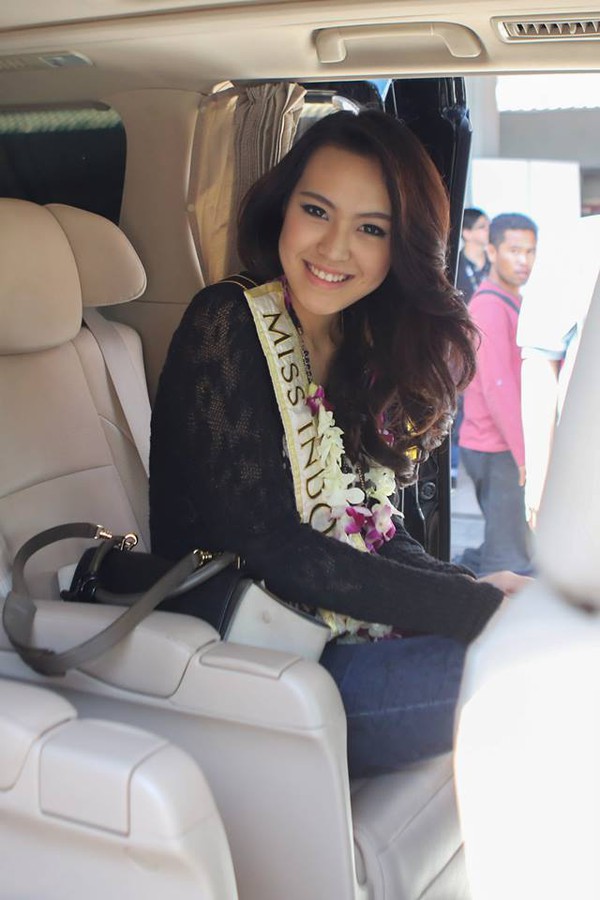 Lại Hương Thảo rạng rỡ bên dàn người đẹp Miss World 2013 14