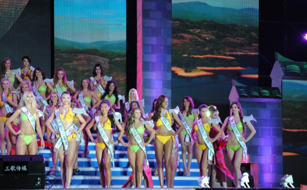 Hoa hậu Bikini Thế giới 2013 bị "chê tơi bời" vì thí sinh ngấn mỡ 7