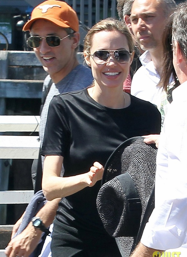 Angelina Jolie "đốn tim" fan với nụ cười tỏa nắng 1