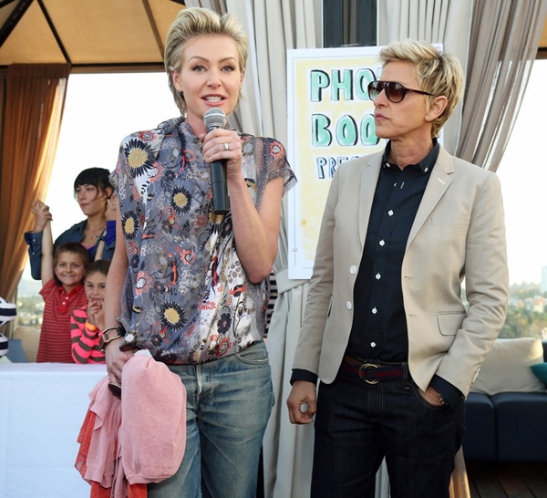 Vợ chồng MC đồng tính Ellen DeGeneres tình tứ trước ống kính 5