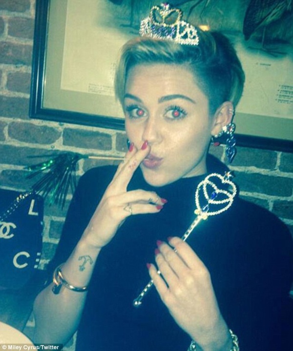 Miley Cyrus sẽ tổ chức sinh nhật "thác loạn"  1