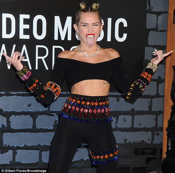 Miley Cyrus sẽ tổ chức sinh nhật "thác loạn"  2