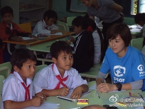 Sao nữ TVB bất ngờ sang Việt Nam làm từ thiện 2