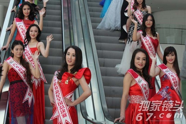Cuộc thi Hoa khôi ô tô Trung Quốc ngập tràn thí sinh già và xấu 13