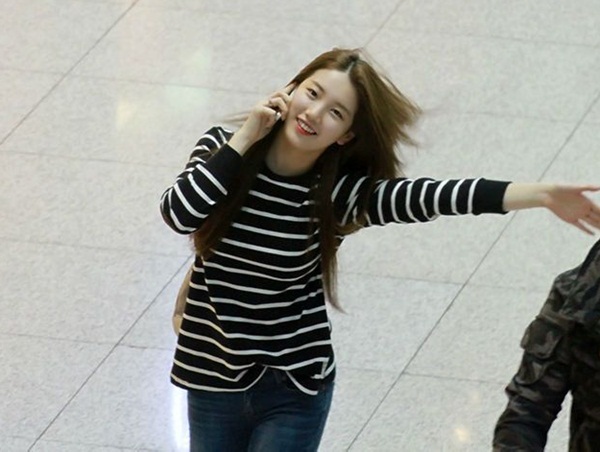 Suzy (miss A) đẹp rạng rỡ v&agrave; cực nhắng nh&iacute;t tại s&acirc;n bay 8