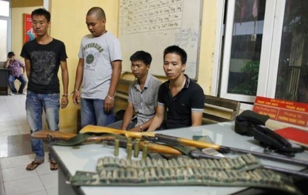 Hà Nội: Lực lượng 141 thu giữ 23 khẩu súng và hàng trăm dao kiếm 5