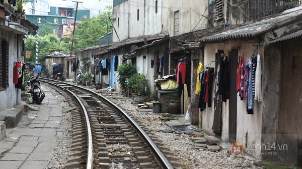 Nơi người dân sống chung với tàu hỏa giữa Hà Nội 2