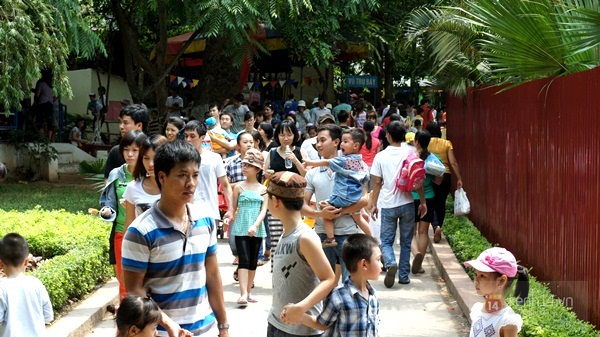 Tấp nập c&aacute;c khu vui chơi tại H&agrave; Nội trong k&igrave; nghỉ lễ 6
