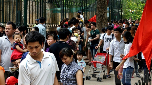 Tấp nập c&aacute;c khu vui chơi tại H&agrave; Nội trong k&igrave; nghỉ lễ 8