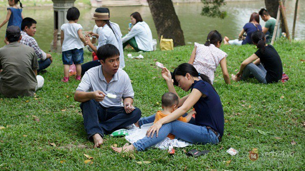 Tấp nập c&aacute;c khu vui chơi tại H&agrave; Nội trong k&igrave; nghỉ lễ 12