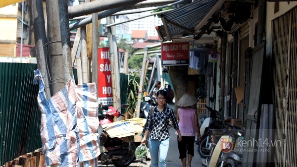 Nơi người dân Thủ đô phải sống dưới hàng trăm ống nước thải 4