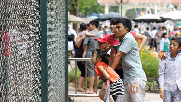 Tấp nập khu vui chơi ng&agrave;y Quốc tế thiếu nhi 4
