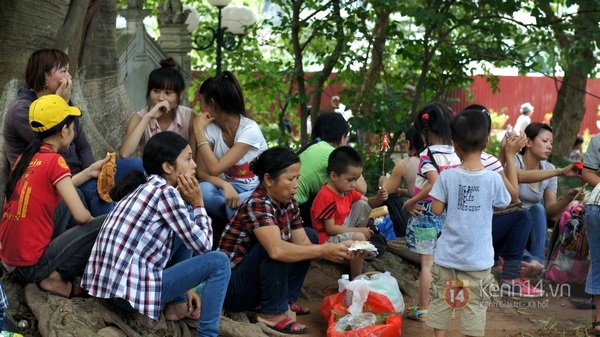 Tấp nập khu vui chơi ng&agrave;y Quốc tế thiếu nhi 14