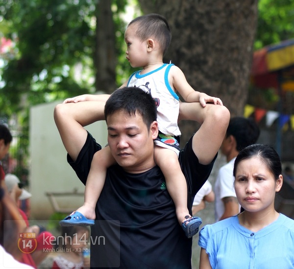 Tấp nập khu vui chơi ng&agrave;y Quốc tế thiếu nhi 7