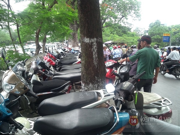 Tấp nập khu vui chơi ng&agrave;y Quốc tế thiếu nhi 20