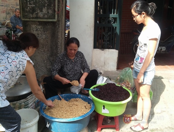 Đổ xô đi mua rượu nếp cúng Tết Đoan Ngọ 7