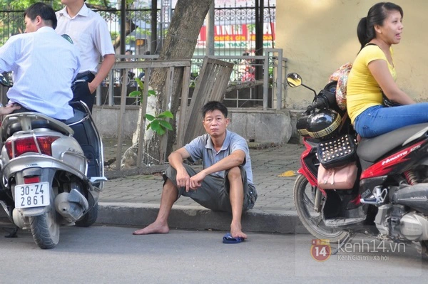 Cụ ông 73 tuổi đưa cháu gái "không cha, không mẹ" đi thi Đại học 3