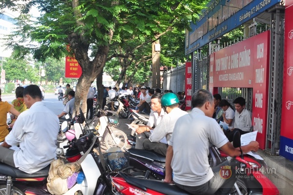 Cụ &ocirc;ng 73 tuổi đưa ch&aacute;u g&aacute;i "kh&ocirc;ng cha, kh&ocirc;ng mẹ" đi thi Đại học 5
