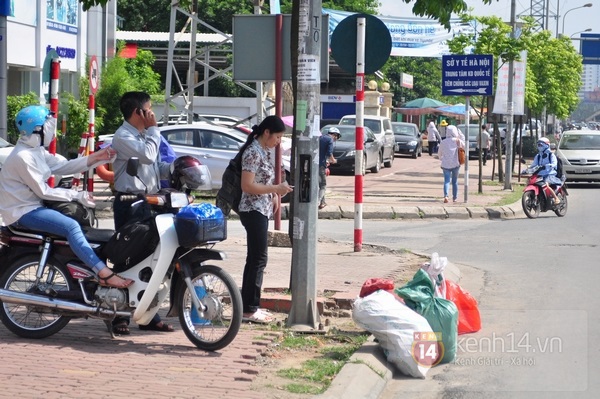 Sĩ tử vội vàng về quê sau khi kết thúc kỳ thi đại học đợt 1 11